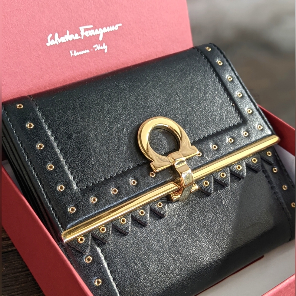 ⚡SOLD⚡Salvatore Ferragamo Leather Bifold Wallet w. Grommets + Scallop Edge
